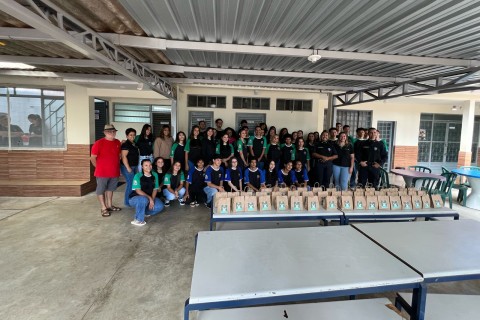 GCM visita PROMEC de Sarandi e entrega presentes de Páscoa aos jovens
