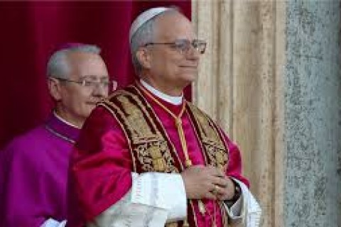 O novo papa eleito pela Igreja Católica é o cardeal norte-americano Robert Francis Prevost